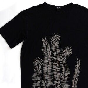 H&M Black T-Shirt w White Fern Print Size Medium Short Sleeve Crew